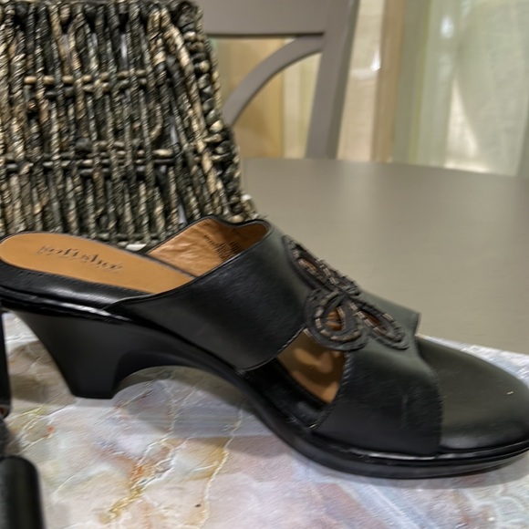 Slide on sandals/ heel - Picture 2 of 4